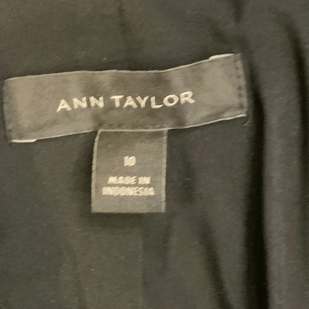 Ann Taylor Black 10 One button Blazer Quality Monochrome Minimalist Officecore